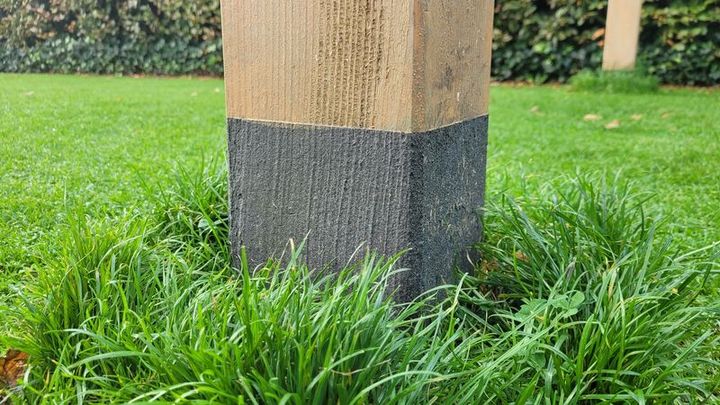 Hoe voorkom je dat hout gaat rotten in de grond?