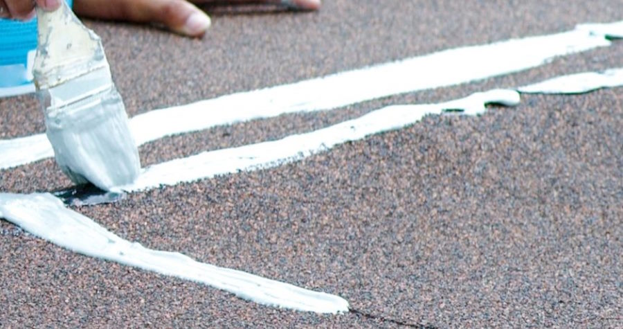 Plat dak lekkage herstellen met Baufix Multi-afdichting. Plat dak lekkage herstellen met Baufix Multi-afdichting.