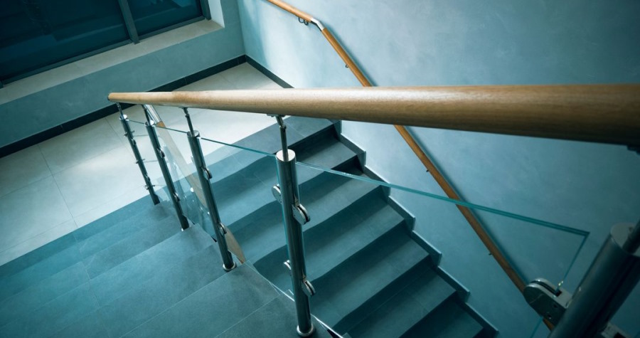 Ook het trappenhuis kan prima behandeld worden met een antislip vloercoating.