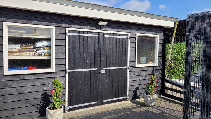 Beits laten drogen na het aanbrengen