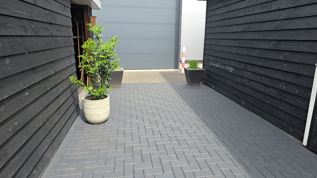 Eindresultaat van impregnerende bestrating verf toepassen