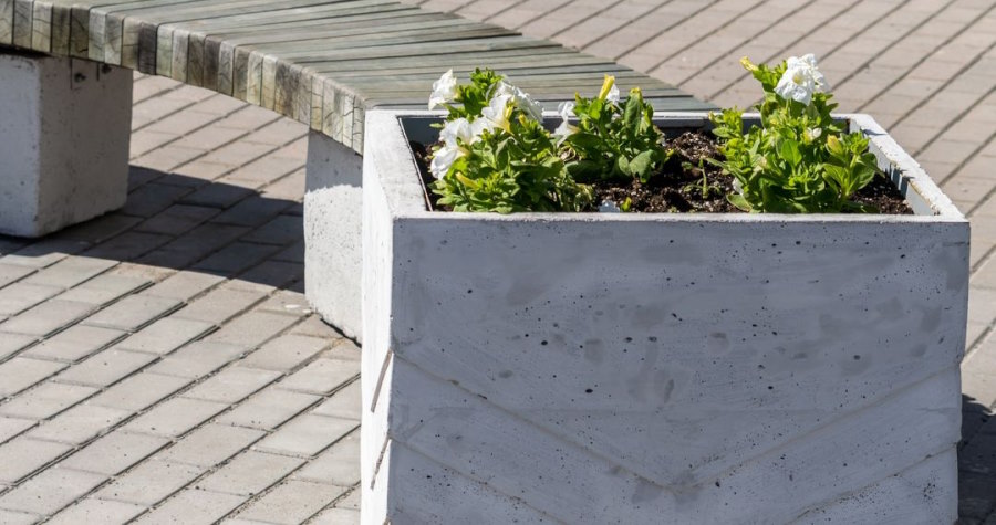 Met Baufix Multi-afdichting maakt u betonnen bloembakken geheel waterdicht. Met Baufix Multi-afdichting maakt u betonnen bloembakken geheel waterdicht.