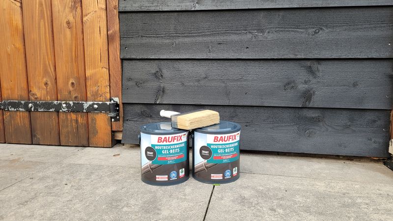 Zwarte beits van het merk Baufix wordt verkocht in de online bouwmarkt Fixza Zwarte beits van het merk Baufix wordt verkocht in de online bouwmarkt Fixza