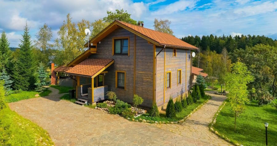 Gel-beits Metallic is zeer geschikt voor houten gevelbekleding. Gel-beits Metallic is zeer geschikt voor houten gevelbekleding.