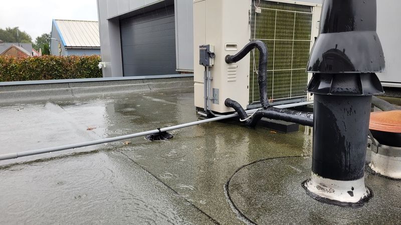 Gewichtsproblemen bij een plat dak met bijvoorbeeld zonnenpanelen of airco's Gewichtsproblemen bij een plat dak met bijvoorbeeld zonnenpanelen of airco's