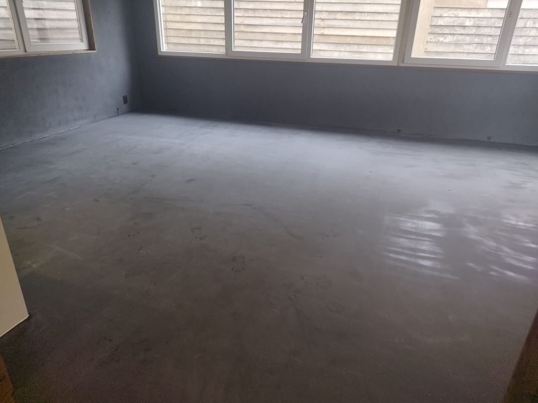 Garagevloer egaliseren voor het coaten Garagevloer egaliseren voor het coaten