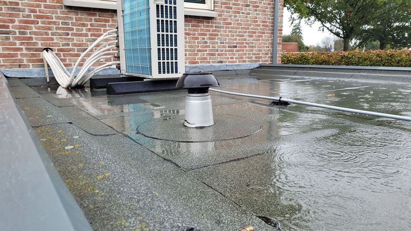Waterlekkage voorkomen bij dakdoorvoeren of andere obstakels Waterlekkage voorkomen bij dakdoorvoeren of andere obstakels