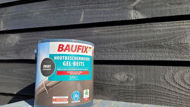 Zwarte schuttingbeits ter bescherming en onderhoud